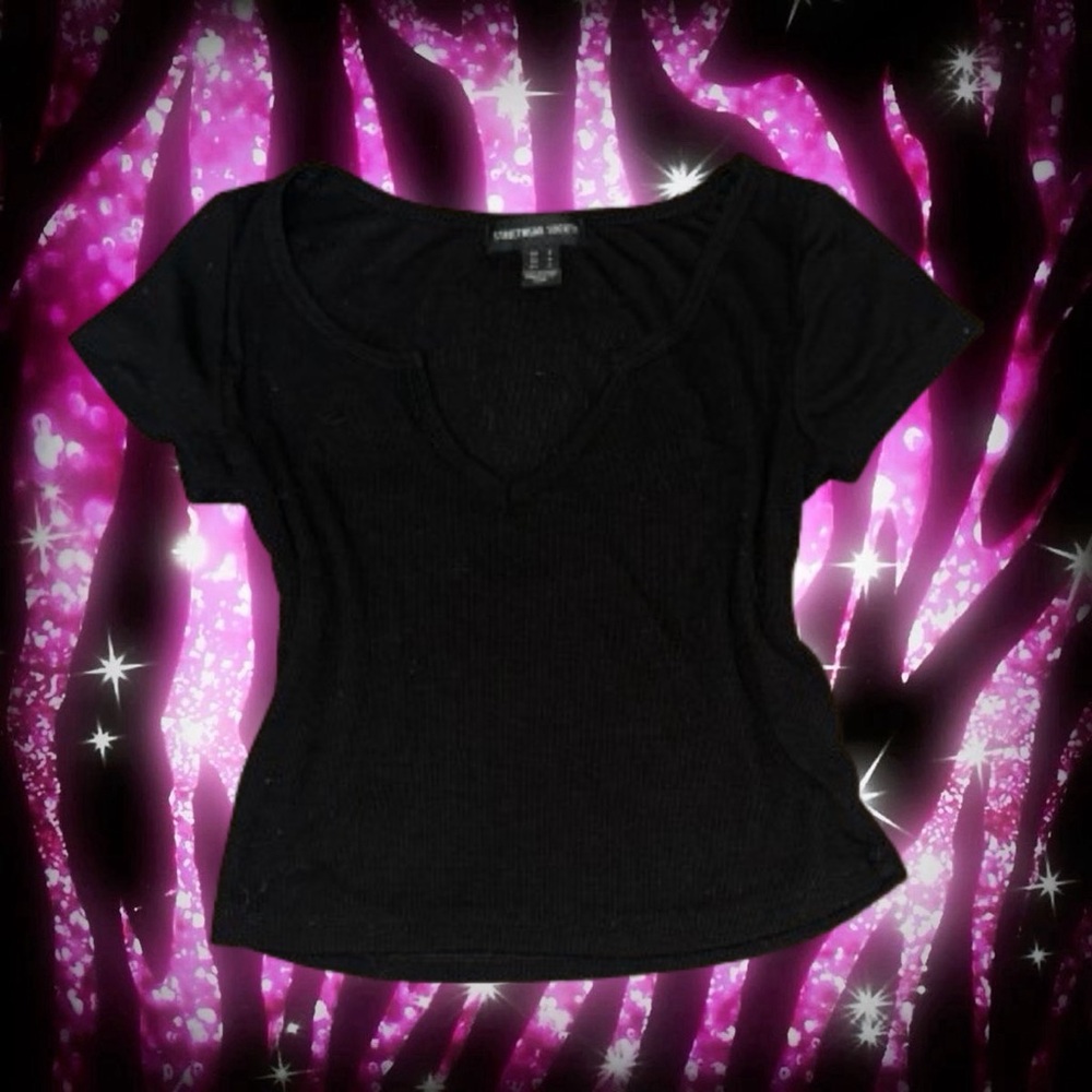 black notched v neck crop top 🎀